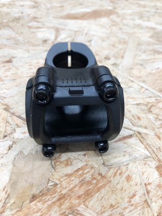 Potencia de bici negra