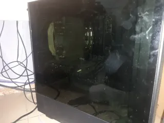 Torre y Monitor MSI Negro