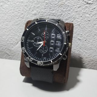 Reloj de caballero negro correa caucho