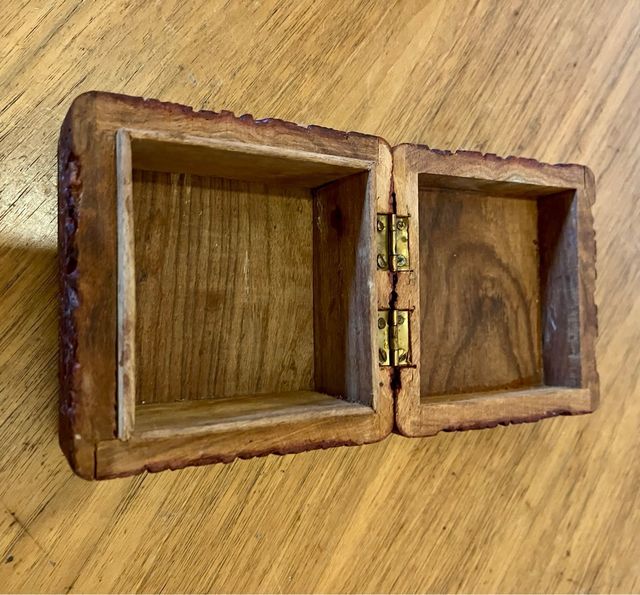 Scatola Marocchina in Legno Intagliata a Mano
