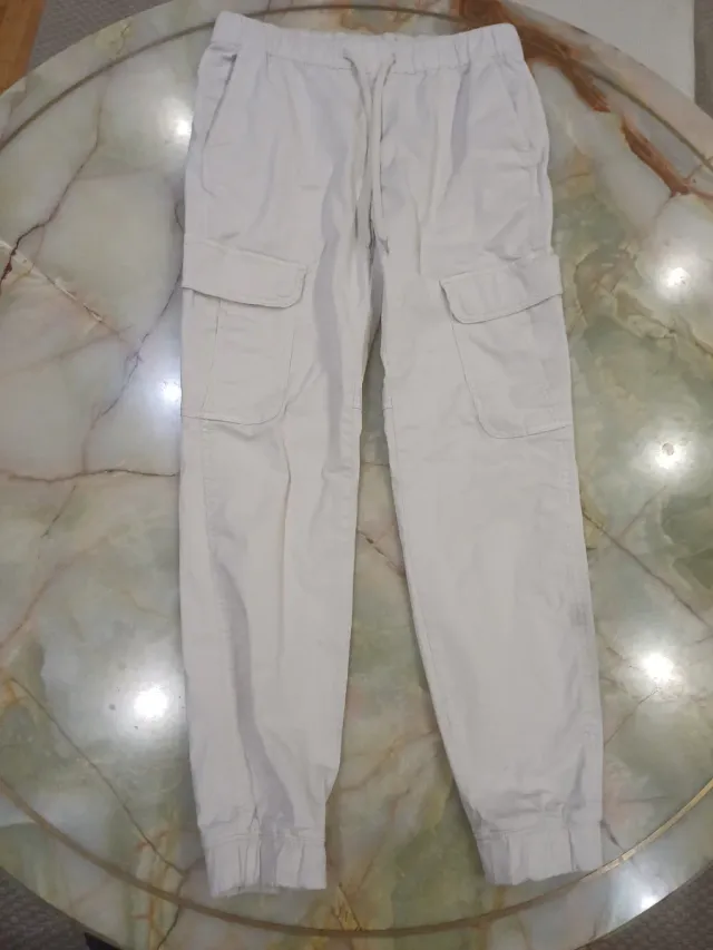 Pantalón cargo beige talla S