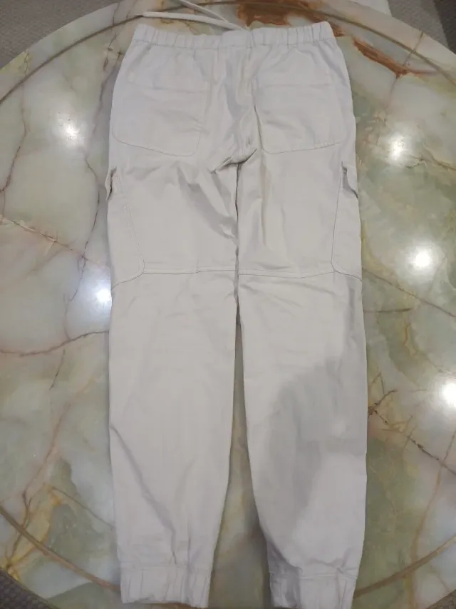 Pantalón cargo beige talla S