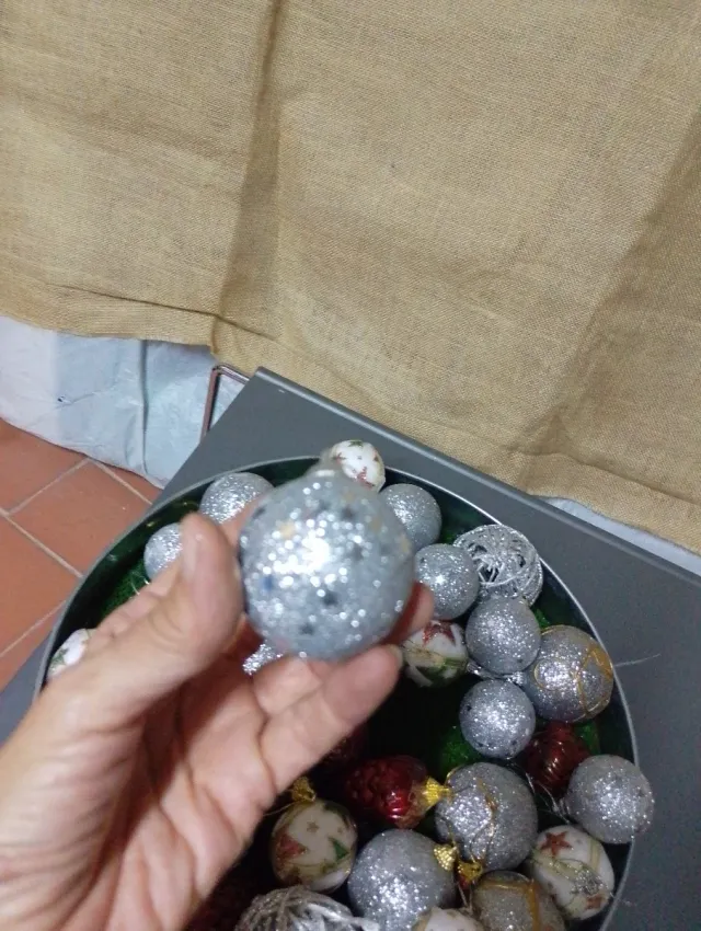 Lote de Bolas de Natal Vermelhas e Prata