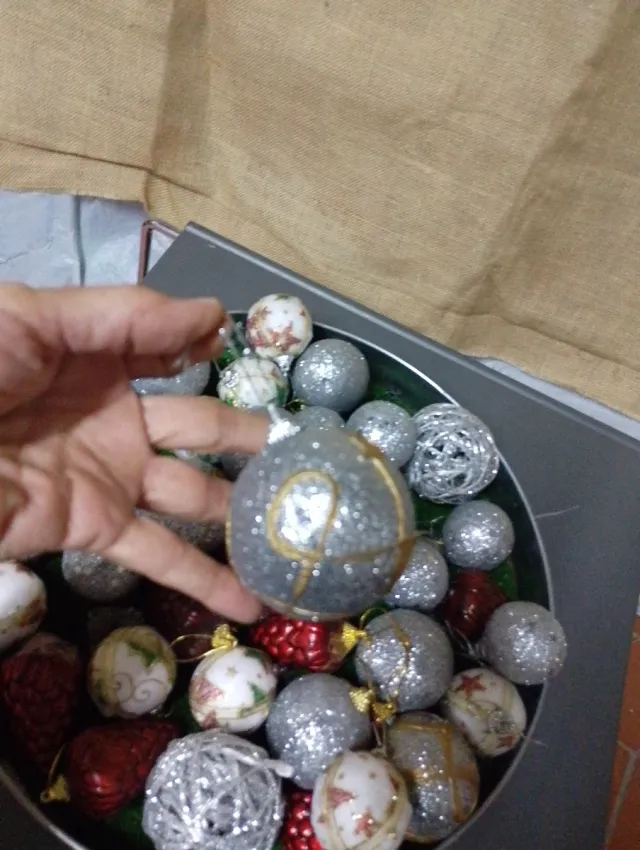 Lote de Bolas de Natal Vermelhas e Prata