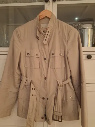 Gabardina corta beige