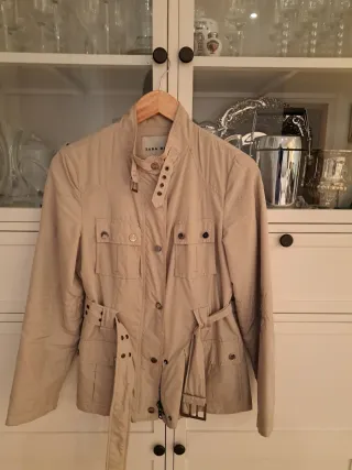 Gabardina corta beige