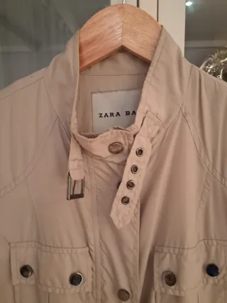 Gabardina corta beige