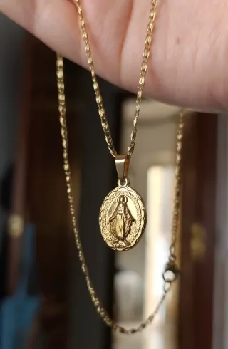 Colgante Virgen la Milagrosa dorado