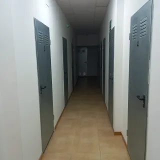 Venta local con 16 trasteros. Todos ocupados.