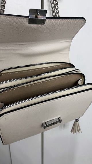 Bolso Guess Beige y Plateado