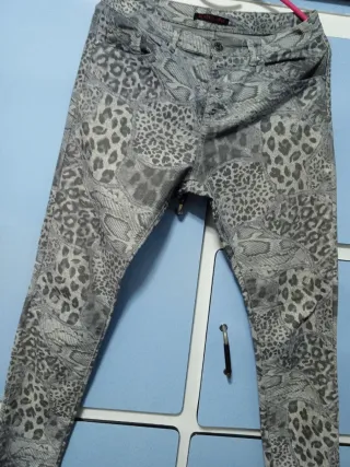 Pantalón estampado leopardo y serpiente
