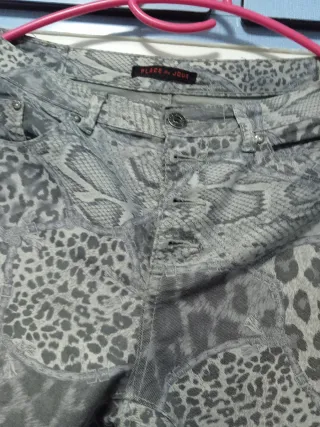 Pantalón estampado leopardo y serpiente