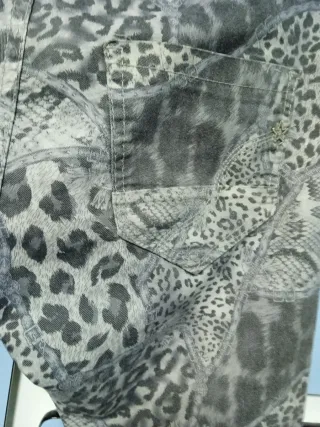 Pantalón estampado leopardo y serpiente