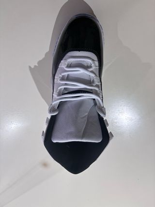 Air Jordan 11 Retro Negro Blanco