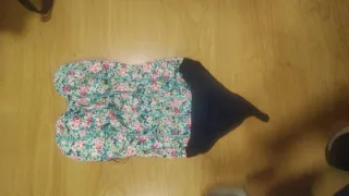 Body sin tirantes con un diseño floral