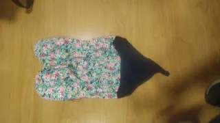 Body sin tirantes con un diseño floral