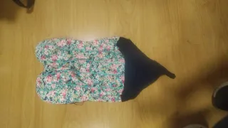 Body sin tirantes con un diseño floral