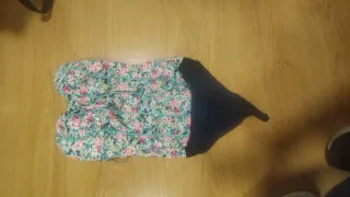 Body sin tirantes con un diseño floral