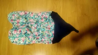 Body sin tirantes con un diseño floral