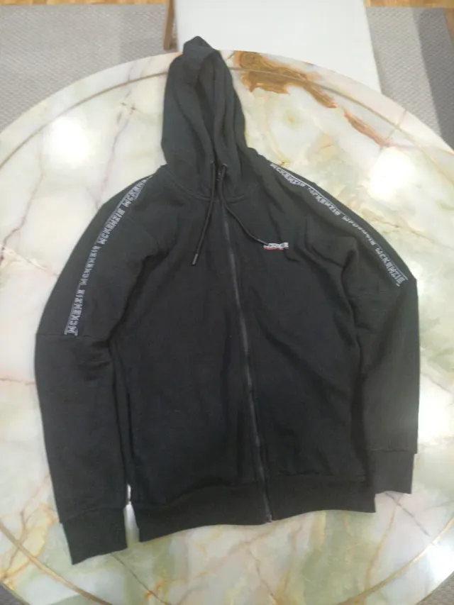 Chaqueta McKenzie Negra con Cremallera