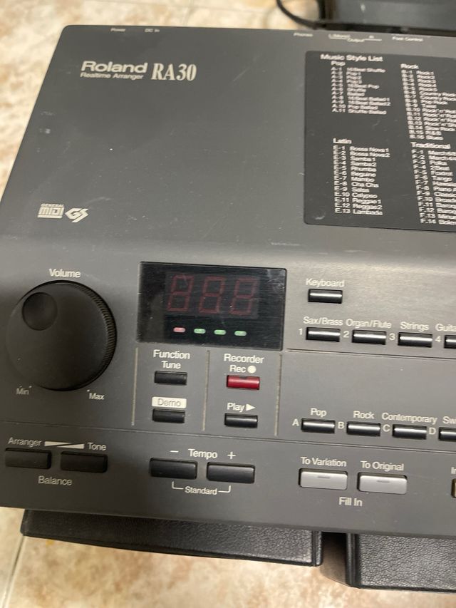 ROLAND RA-30