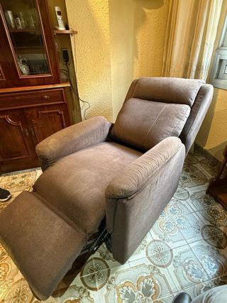 Poltrona elevabile e reclinabile motorizzata