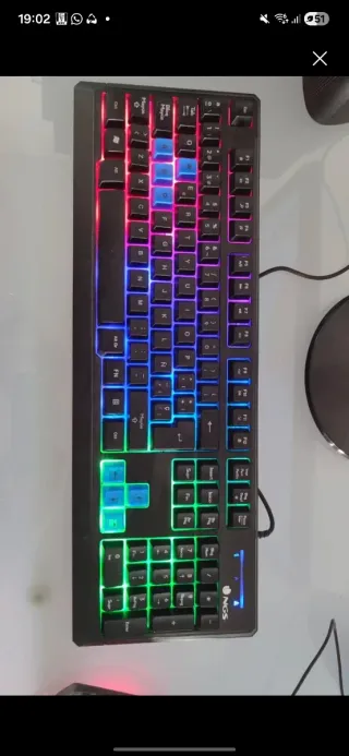 Teclado Gamer NGS con Luces LED