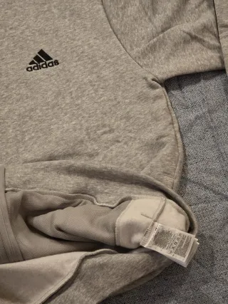 Conjunto deportivo Adidas gris y negro