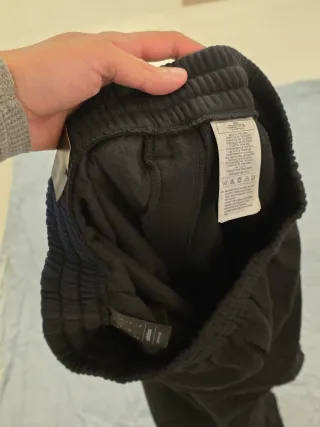 Conjunto deportivo Adidas gris y negro