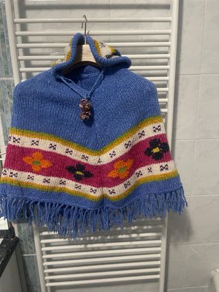 mantellina realizzata a mano