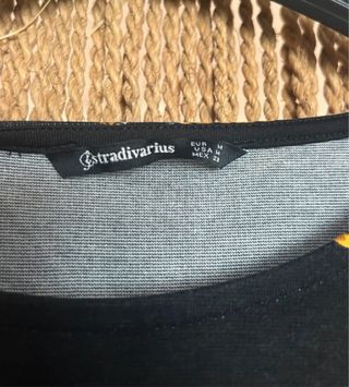 Vestido negro con estampado de cadenas