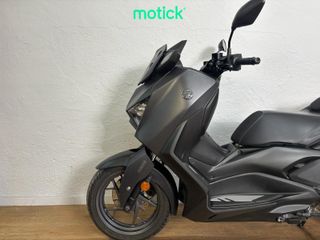 YAMAHA XMAX 125