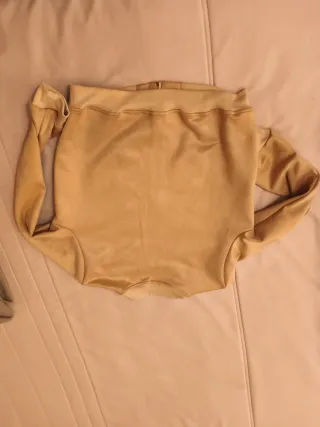 Cazadora beige con cremallera