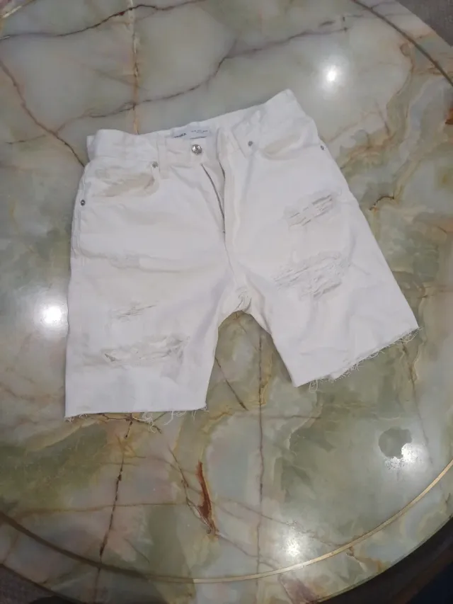 Pantalón corto blanco roto