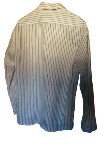 Camisa de rayas azul y blanca