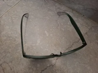 Gafas de sol verdes y grises