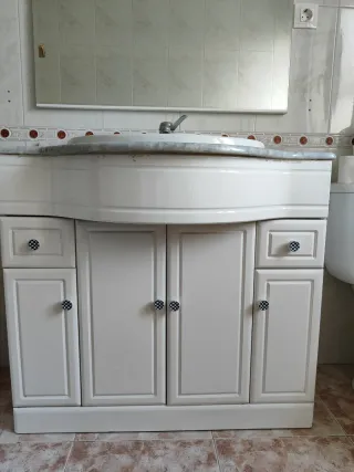 Mueble de baño blanco y negro