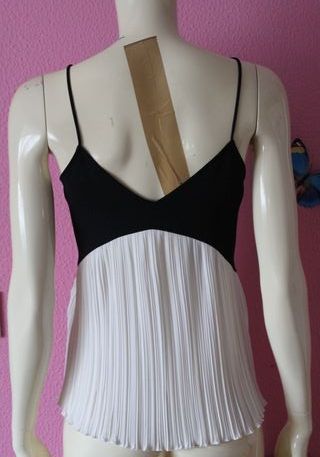 Top Zara plisado negro y blanco