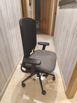 Silla de oficina regulable en altura