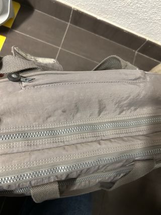 Mochila de viaje con ruedas gris