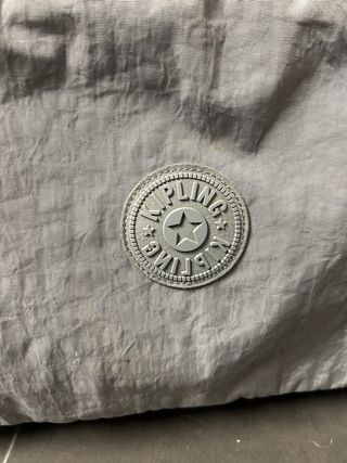 Mochila de viaje con ruedas gris