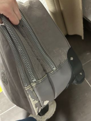 Mochila de viaje con ruedas gris