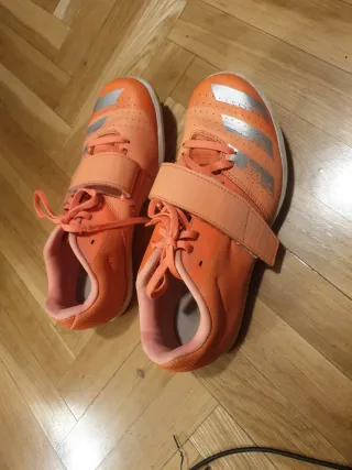 Zapatillas Atletismo Adidas Saltos Naranja unisex.