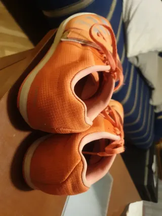 Zapatillas Atletismo Adidas Saltos Naranja unisex.