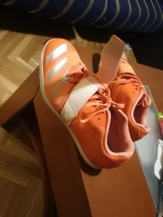 Zapatillas Atletismo Adidas Saltos Naranja unisex.