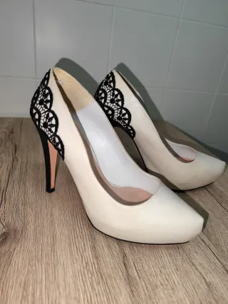 Zapatos de tacón con encaje