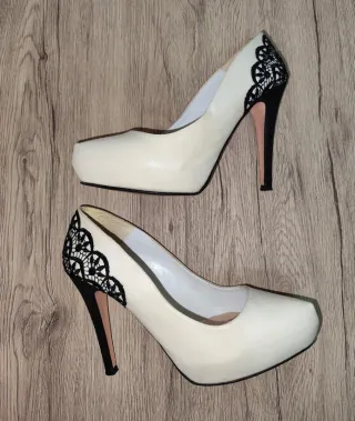 Zapatos de tacón con encaje