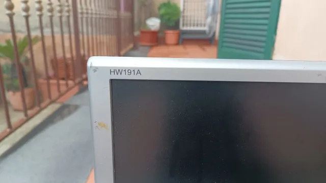 Monitor LCD Hanns 19 pollici