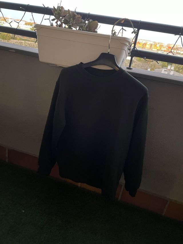 Sudadera verde oscuro sin capucha