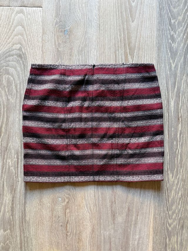 Falda entallada system action 40 a rallas